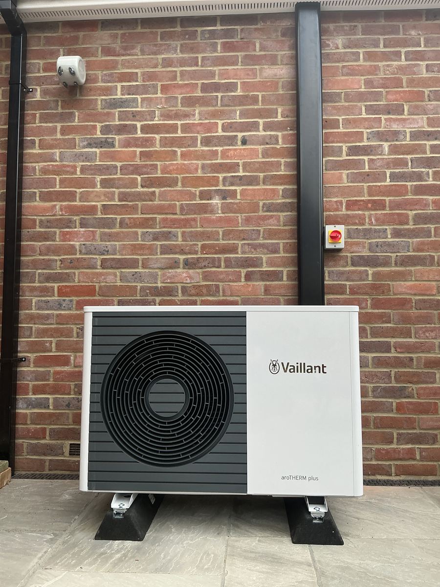 Vaillant aroTHERM plus heat pump installation, Reading